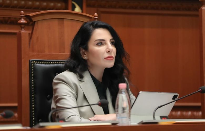 Αλβανικό δικαστήριο έπαυσε την αναπληρώτρια πρωθυπουργό λόγω κατηγοριών για διαφθορά