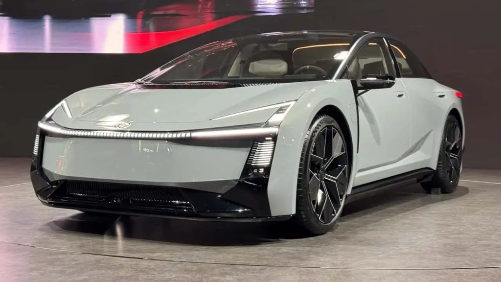 Η Toyota ετοιμάζει το πρώτο της ηλεκτρικό αυτοκίνητο με μπαταρία στερεάς κατάστασης