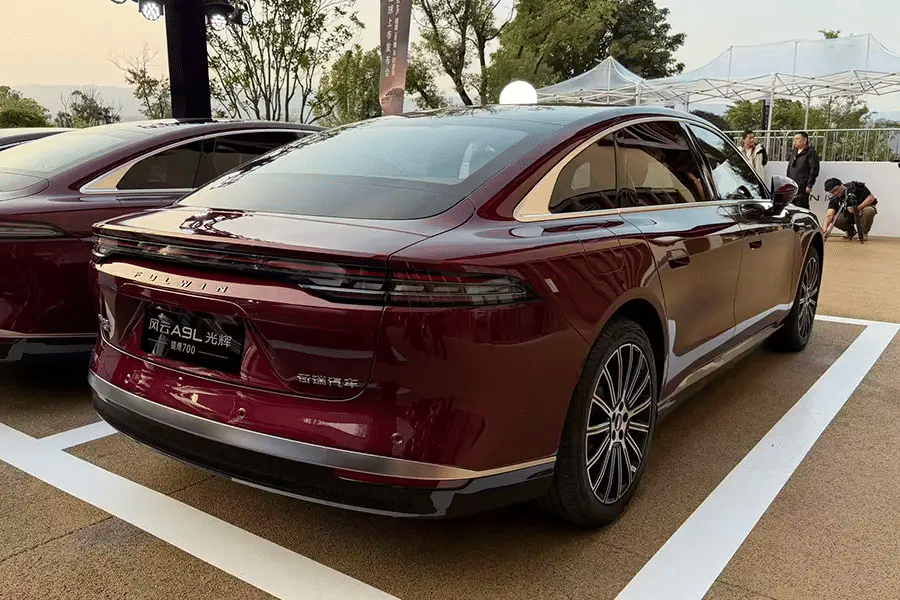 Αυτό το κινέζικο σεντάν έχει συνδυασμένη αυτονομία άνω των 2.500 χλμ!