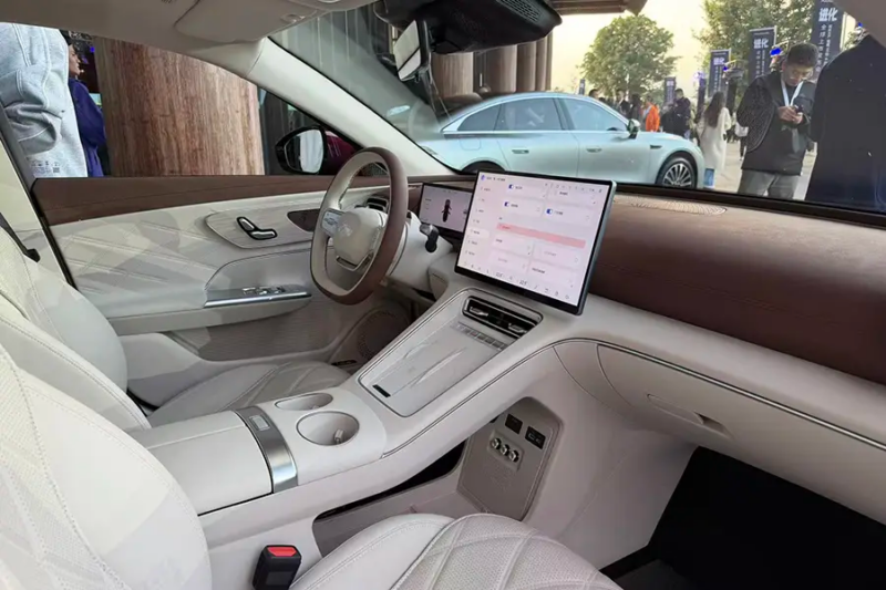 Αυτό το κινέζικο σεντάν έχει συνδυασμένη αυτονομία άνω των 2.500 χλμ!