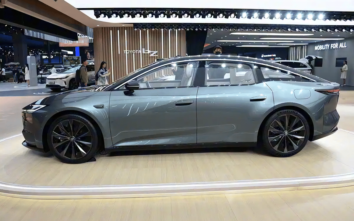 Το νέο κινεζικό ηλεκτρικό σεντάν bZ7 της Toyota κάνει ντεμπούτο