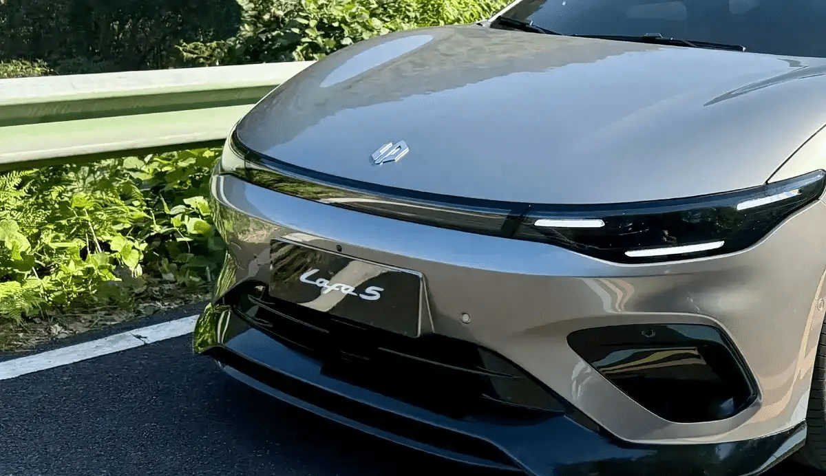 Η Leapmotor παρουσιάζει το B10 Ultra