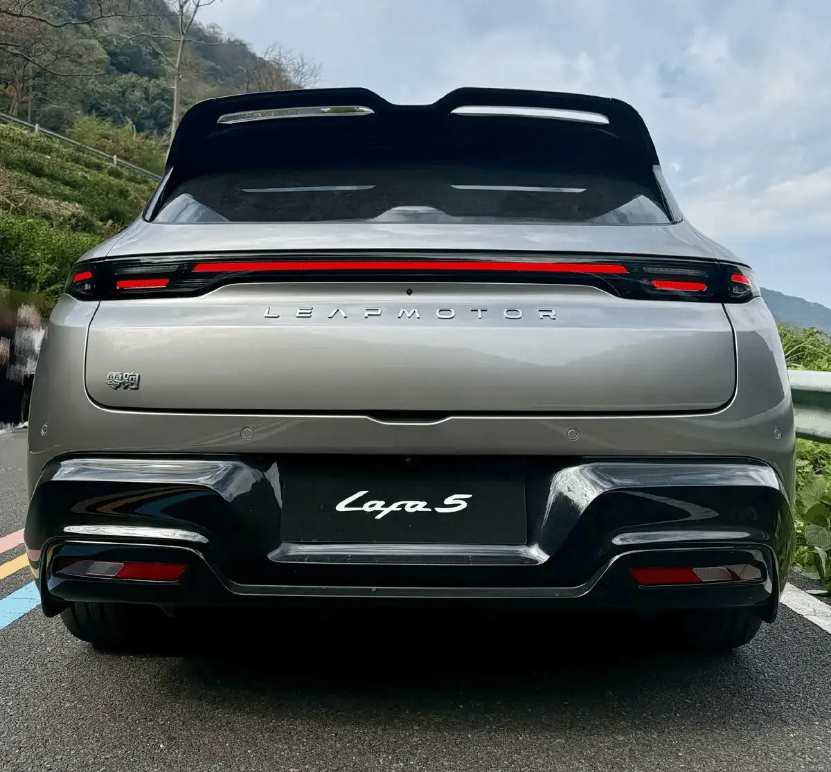 Η Leapmotor παρουσιάζει το B10 Ultra