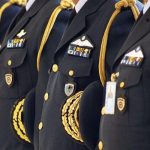 Ένστολοι: Πρώτη αύξηση στις αποδοχές τους από τον Οκτώβριο – Μεσοσταθμικά 1,5 έως 2 μισθούς μέσα στο 2025 - FinanceNews.gr