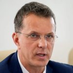 Ρουμανία: Παραιτήθηκε ο υπουργός Άμυνας της χώρας – Παραδέχθηκε ότι είχε πει ψέματα στο βιογραφικό του