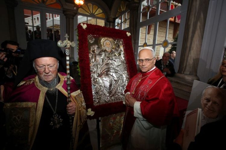 Ιστορική και υψηλού συμβολισμού επίσκεψη του Πάπα Λέοντα ΙΔ’ στο Φανάρι – Υπεγράφη η κοινή δήλωση με τον Βαρθολομαίο – Μήνυμα ενότητας