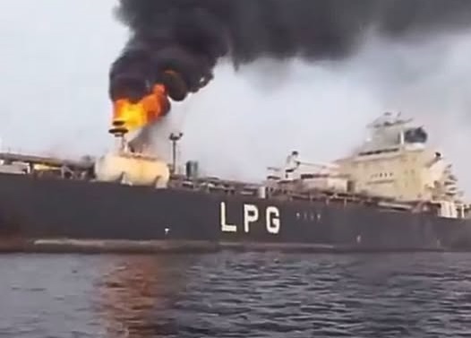 Ρωσική ρουκέτα πλήττει τουρκικό πλοίο LPG στην Ουκρανία (vid)