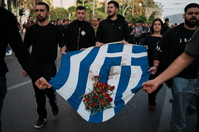 H αιματοβαμμένη σημαία του Πολυτεχνείου έφθασε στην αμερικανική πρεβεία