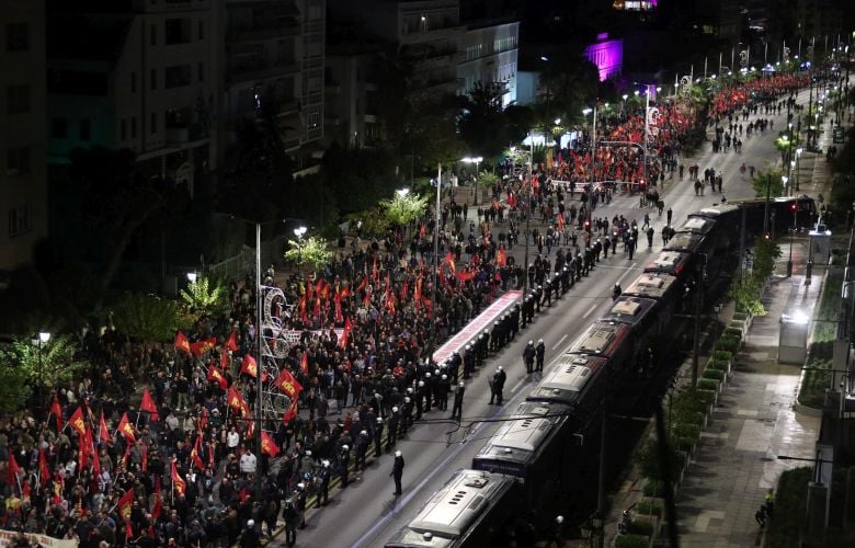 Ολοκληρώθηκε έξω από την Αμερικανική Πρεσβεία η πορεία για την 52η επέτειο από την εξέγερση του Πολυτεχνείου