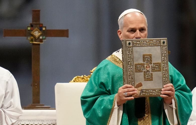 O πάπας Λέων προσευχήθηκε στον τάφο του Αγίου Φραγκίσκου