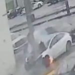 Σοκ με Tesla: Γυναίκα παγιδεύτηκε και κάηκε ζωντανή επειδή δεν άνοιγαν οι πόρτες!