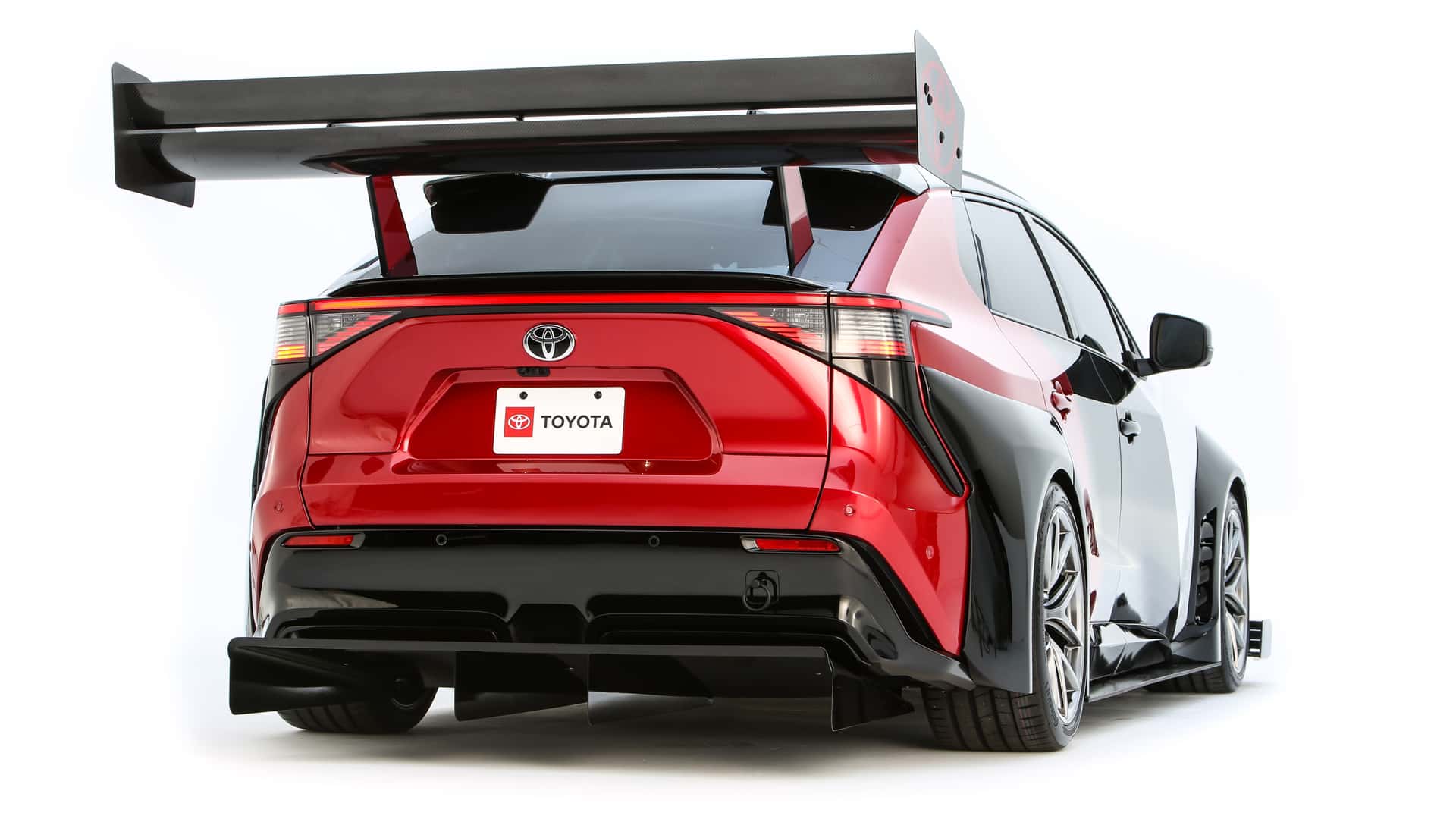 Toyota bZ Time Attack - Δεν υπόσχεται καρδιοχτύπια… τα προκαλεί!