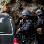 Μακελειό στα Βορίζια: Αστυνομικοί προσήγαγαν τρία άτομα που προσπάθησαν να μπουν κρυφά στο χωριό – Φέρονται να σχετίζονται με τους Καργάκηδες