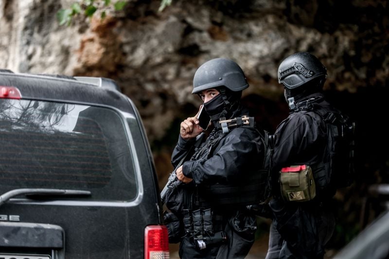 Μακελειό στα Βορίζια: Αστυνομικοί προσήγαγαν τρία άτομα που προσπάθησαν να μπουν κρυφά στο χωριό – Φέρονται να σχετίζονται με τους Καργάκηδες