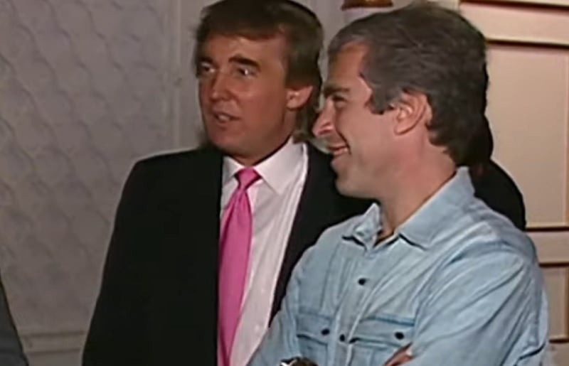 Υπέρ του να δοθούν στη δημοσιότητα τα αρχεία για τον Τζέφρι Επστάιν, ο Ντόναλντ Τραμπ