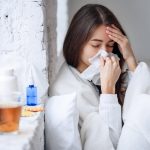 Οι επιστήμονες προειδοποιούν για δυναμική μετάδοση της γρίπης κατά τις γιορτές – Ποιοι κινδυνεύουν και πώς προστατευόμαστε