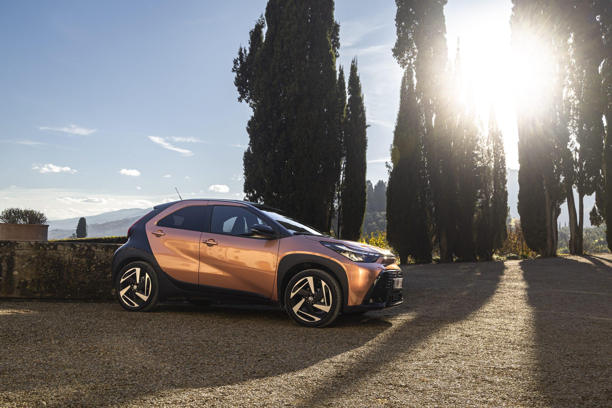 Νέο Toyota Aygo cross hybrid electric - Το ultra compact SUV