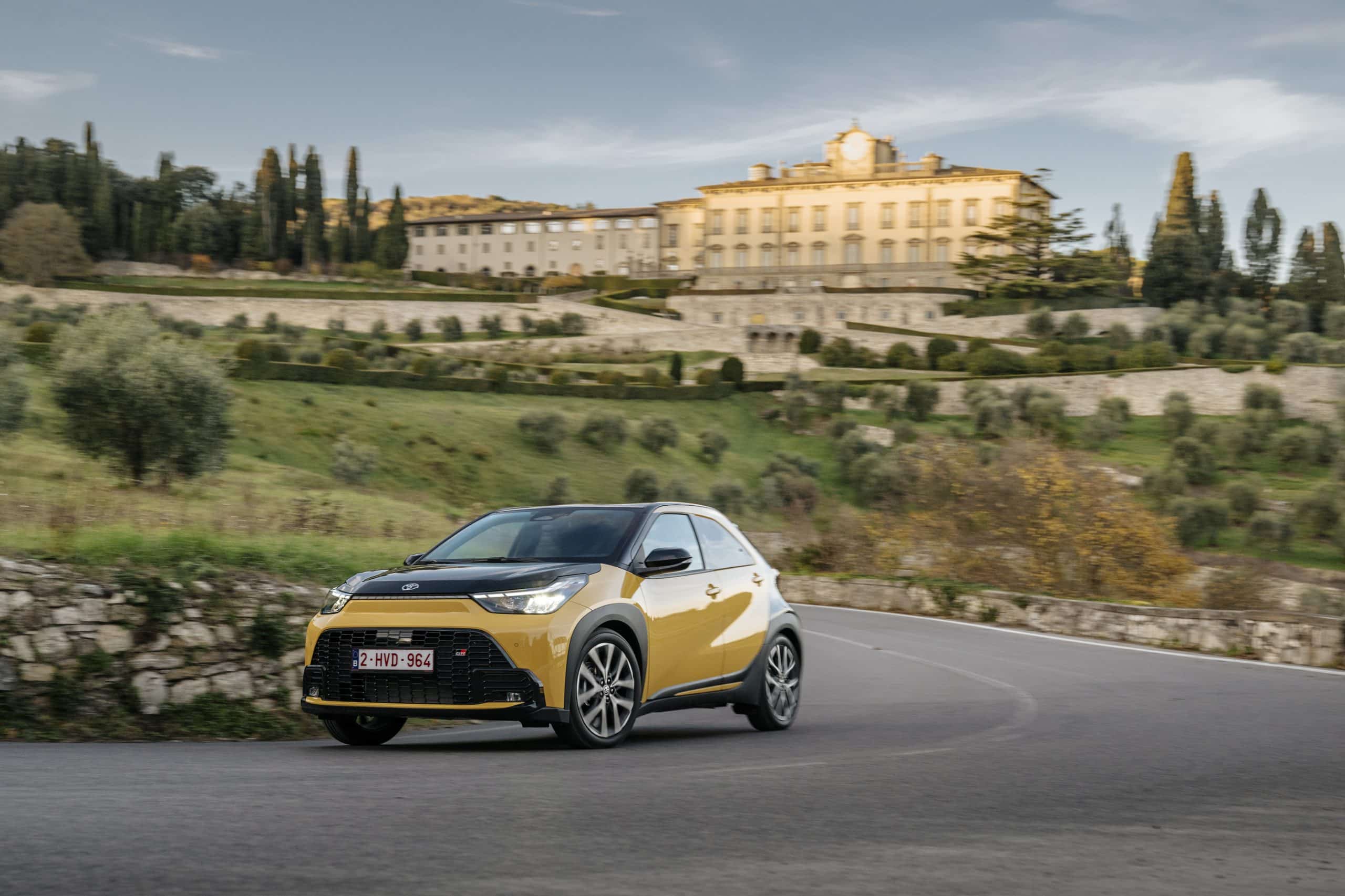 Νέο Toyota Aygo cross hybrid electric - Το ultra compact SUV