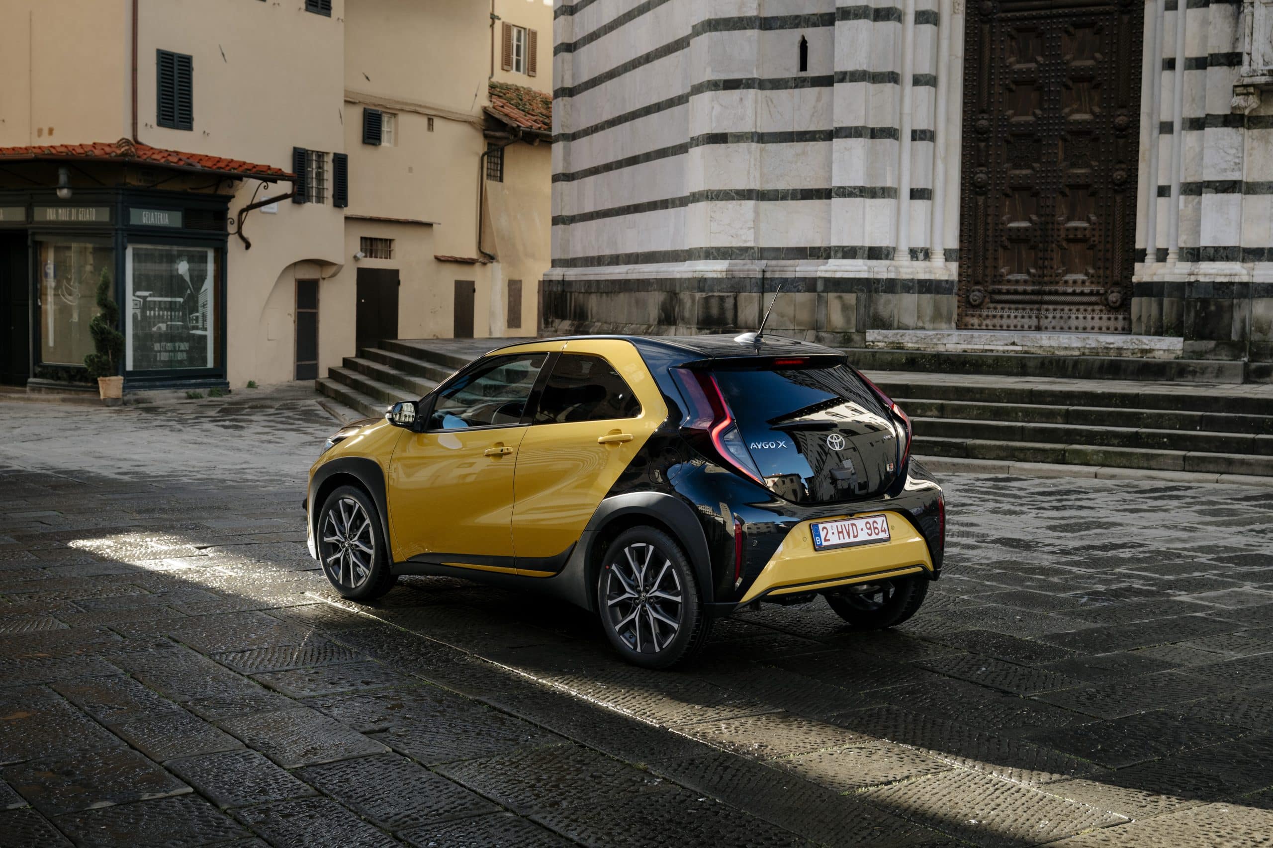 Νέο Toyota Aygo cross hybrid electric - Το ultra compact SUV