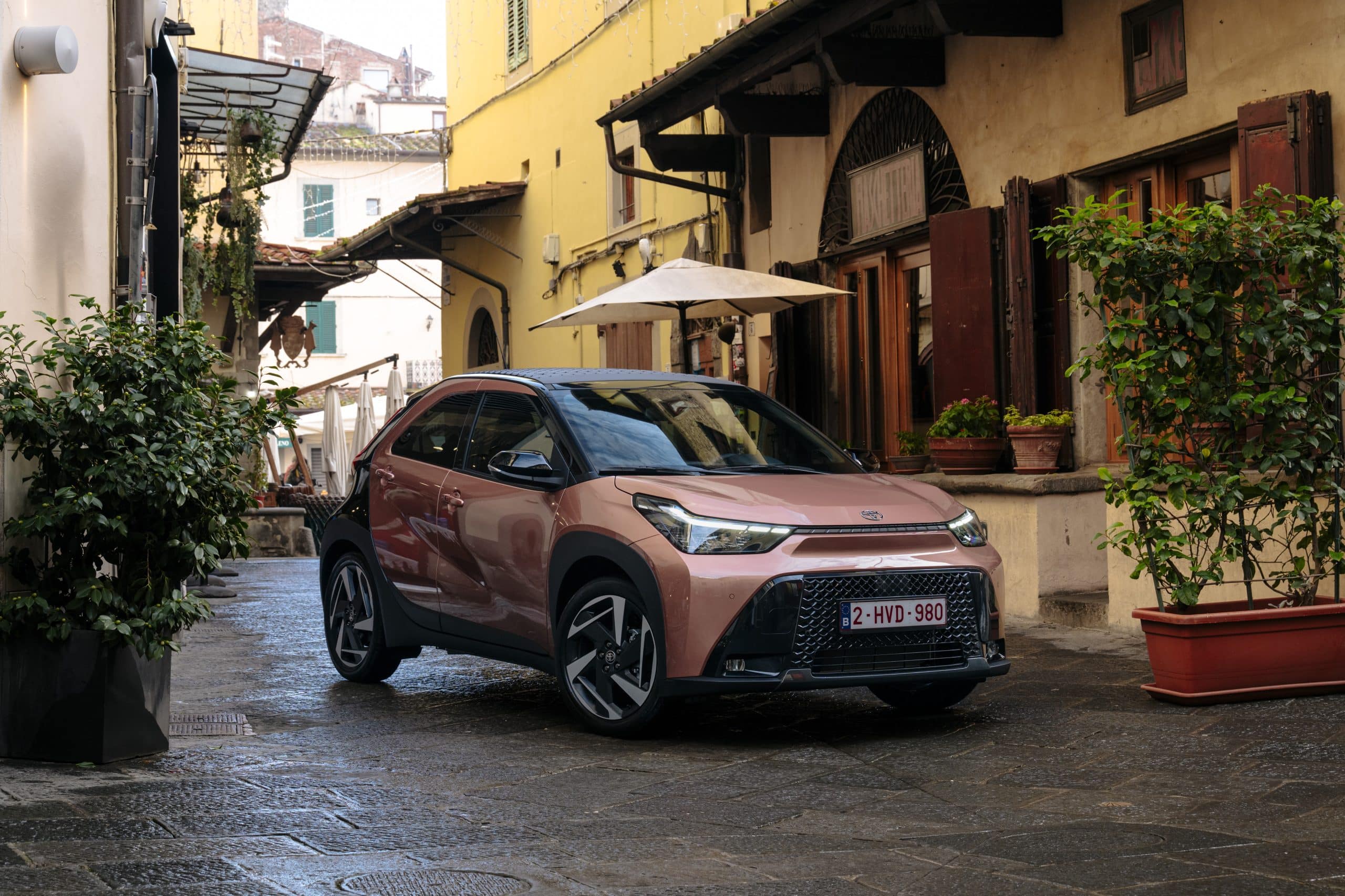 Νέο Toyota Aygo cross hybrid electric - Το ultra compact SUV