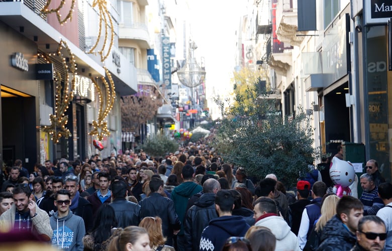 Ανοιχτά τα καταστήματα την Κυριακή – Δείτε το εορταστικό ωράριο