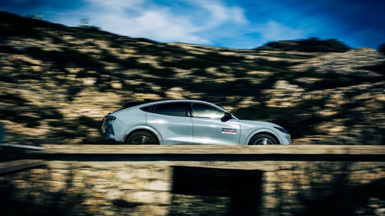 Δοκιμή: Ford Mustang Mach-E restyle AWD 88 kWh