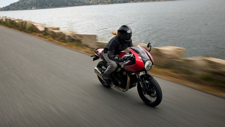 Ο θρύλος της Thruxton συνεχίζεται έστω και σε... 400άρι