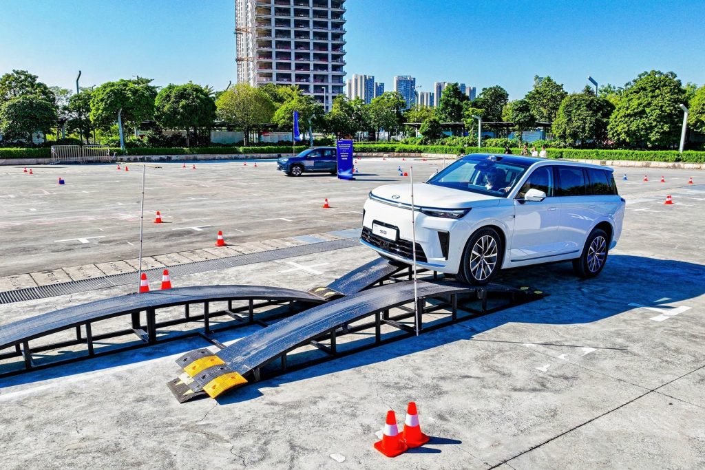 GAC S9: Η νέα υβριδική ναυαρχίδα των 500 ίππων