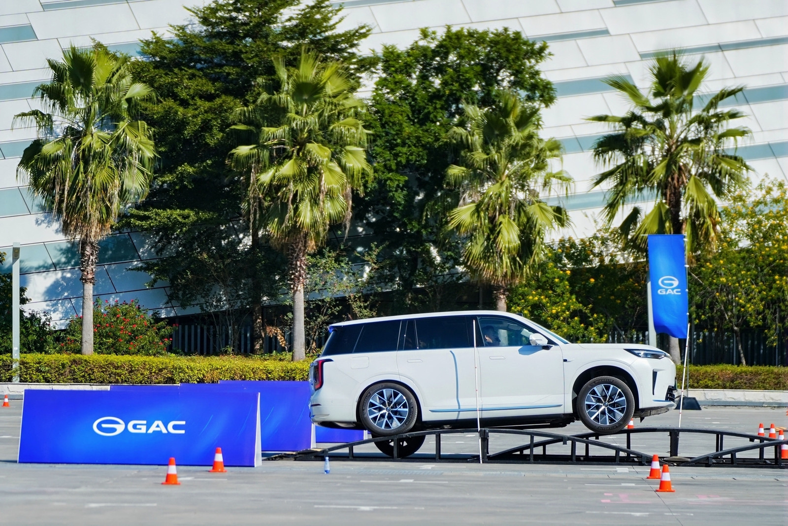 GAC S9: Η νέα υβριδική ναυαρχίδα των 500 ίππων