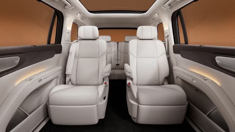 Πρώτες εικόνες από το εσωτερικό της ναυαρχίδας Leapmotor D19