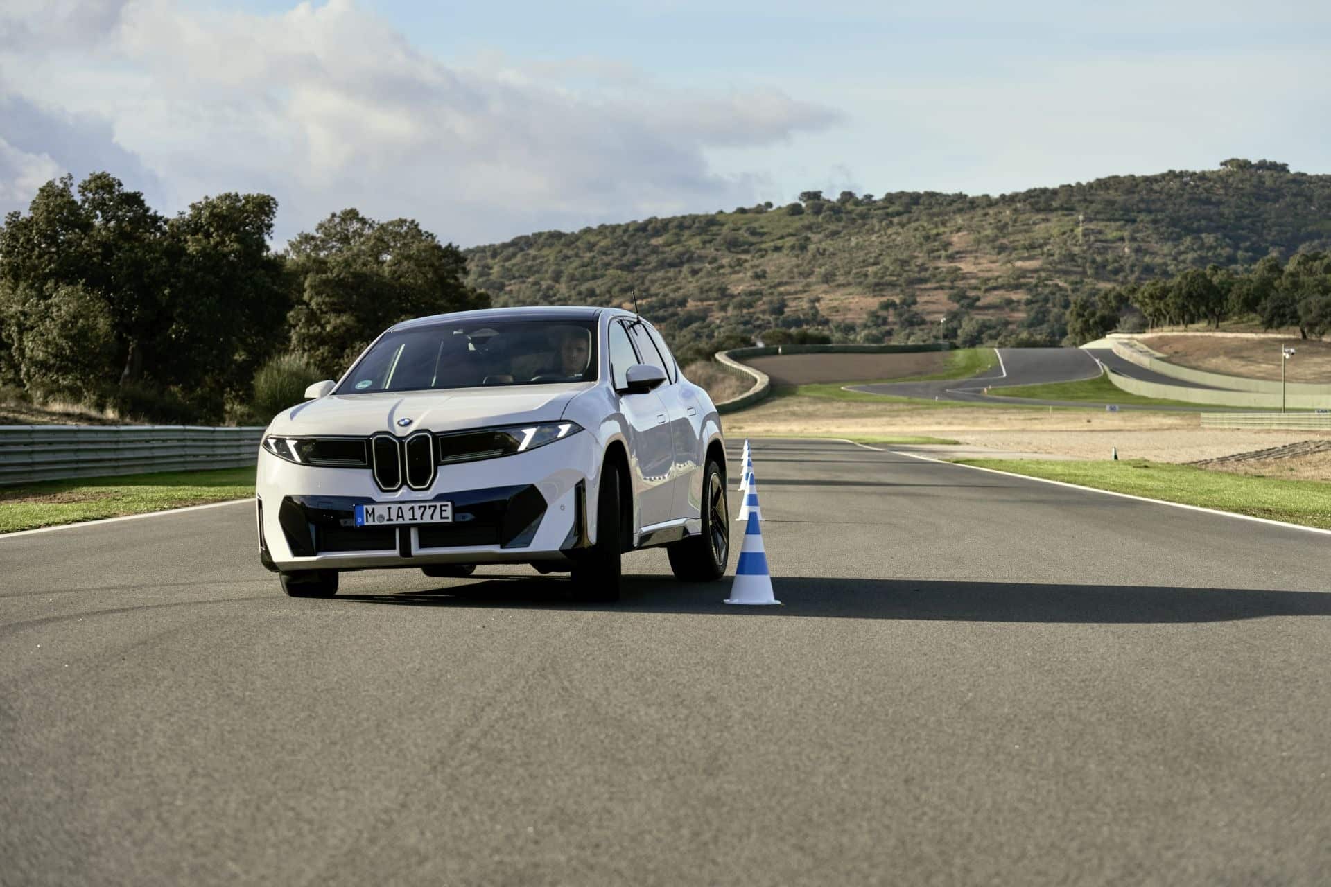 iX3 50 xDrive: Το ηλεκτρικό SUV που ανοίγει νέο κεφάλαιο για τη BMW