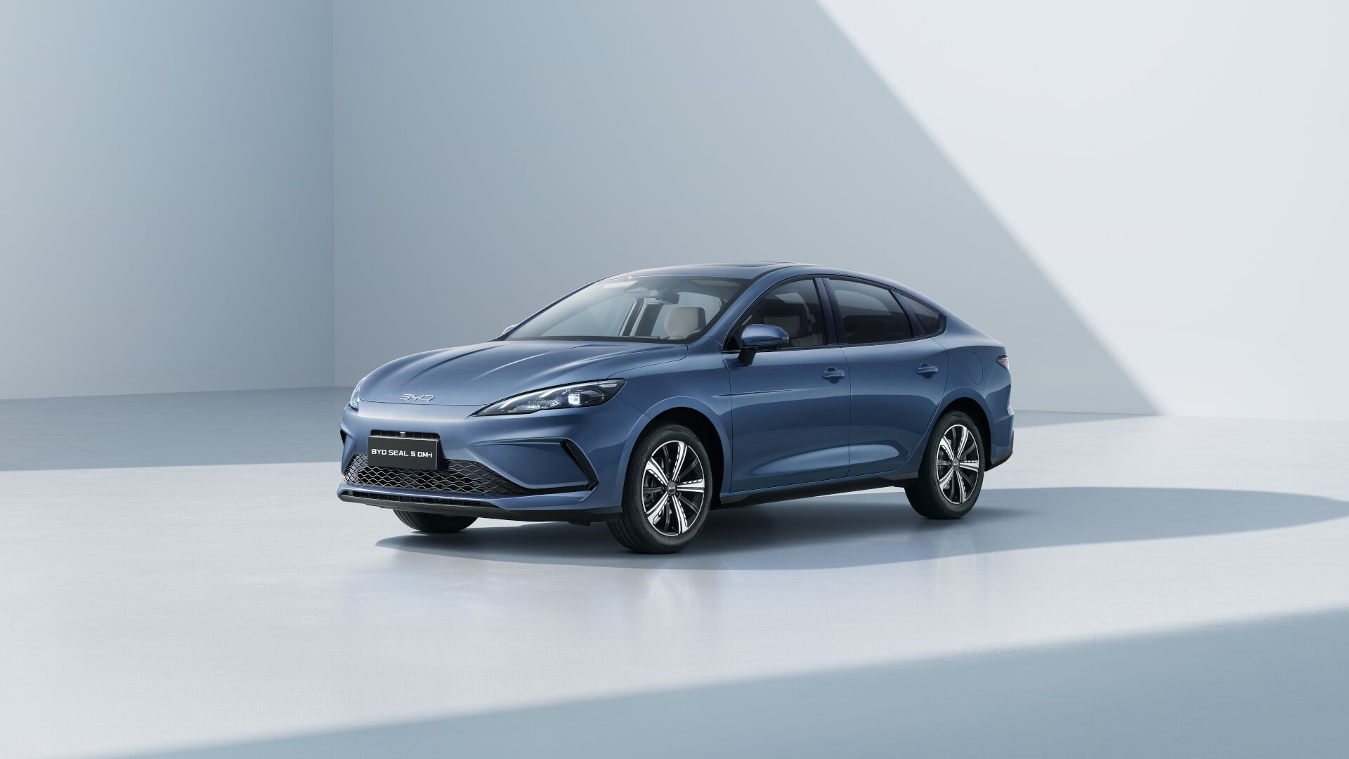 BYD SEAL 5 DM-i: Έφτασε στην ελληνική αγορά με τιμή από €34.890 - motorone.gr