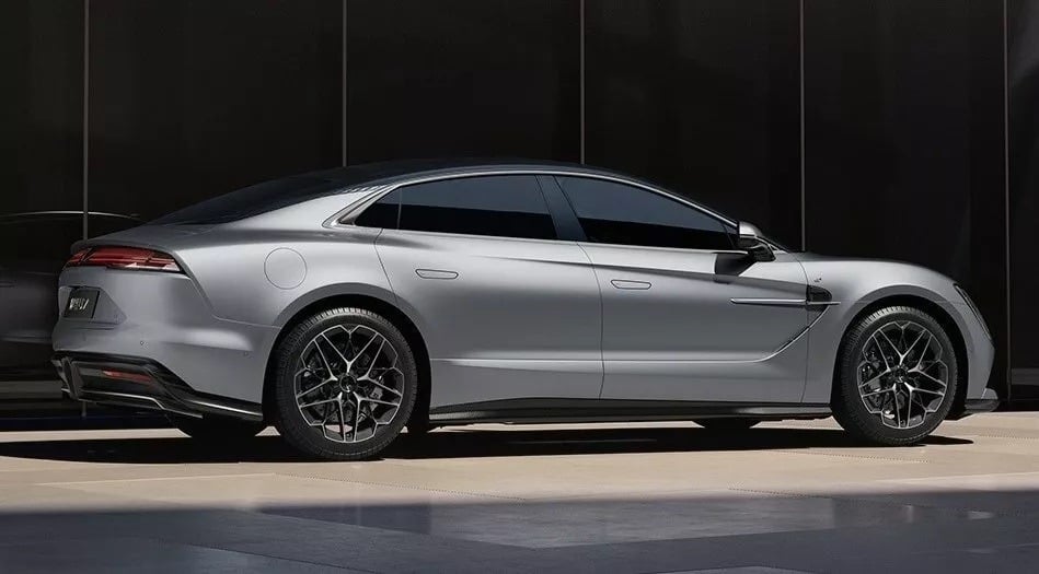 Η BYD «ξεφτιλίζει» τη Γερμανία με το U7: 4 μοτέρ, 1.300 ίπποι και μαγνητική ανάρτηση!