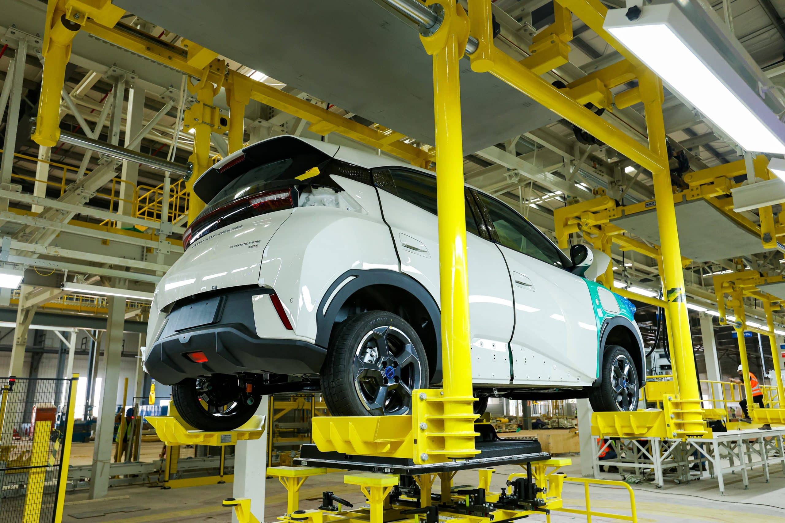 Η BYD σαρώνει την παγκόσμια αγορά: Σχεδόν 1 εκατ. εξαγωγές οχημάτων το 2025