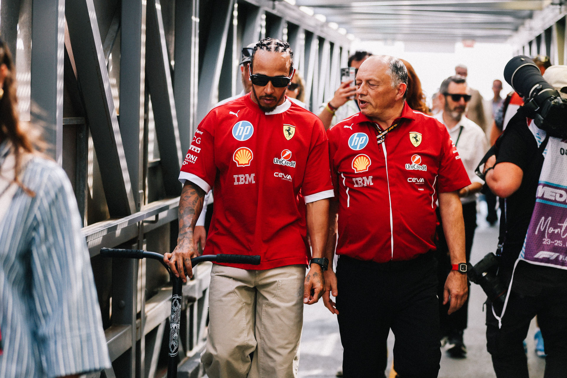 F1 Lewis Hamilton & Frederic Vasseur (Ferrari)