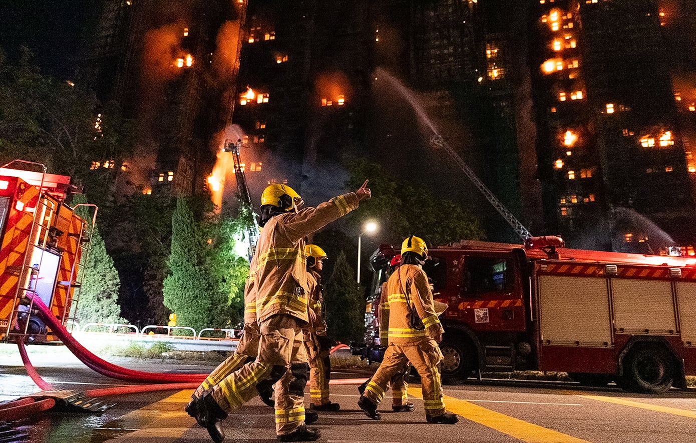«Ανεξάρτητη» έρευνα για την καταστροφική πυρκαγιά σε συγκρότημα πολυκατοικιών, υπόσχεται ο επικεφαλής των τοπικών αρχών