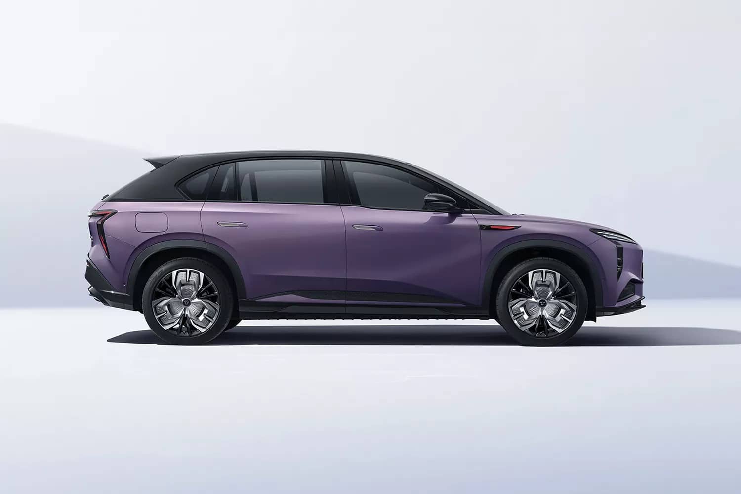 Η πιο πολυτελής κινεζική μάρκα αυτοκινήτων εισβάλλει στην Ευρώπη με 15 νέα μοντέλα