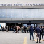 Στα αεροδρόμια Ηρακλείου και Χανίων παραμένουν οι αγρότες – Νέα κλιμάκωση των κινητοποιήσεων σε όλη τη χώρα – Θα μπλοκάρουν και λιμάνια