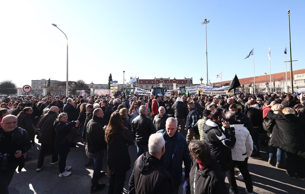 Αμετακίνητα τα αγροτικά μπλόκα – Αυτά είναι όλα τα αιτήματα των αγροτών, κτηνοτρόφων και μελισσοκόμων προς την κυβέρνηση