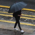 Η κακοκαιρία Byron φέρνει ισχυρές βροχές και καταιγίδες – Στο «κόκκινο» 9 περιφέρειες, μεταξύ αυτών και η Αττική