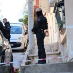 «Δεν άντεχα άλλο αυτό που βίωνα» έγραφε ο 74χρονος αυτόχειρας στο σημείωμα που άφησε αφού μαχαίρωσε τη συζυγό του στου Γκύζη