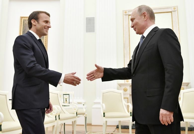 Ο Πούτιν είναι «έτοιμος για διάλογο» με τον Μακρόν – «Ευπρόσδεκτο» το γεγονός, λέει το Ελιζέ