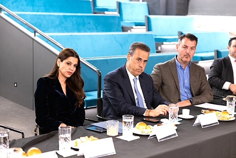 Ο υπουργός ΥΠΕΝ Σταύρος Παπασταύρου. Από τον πρόεδρο της ΕΧΙΜ USA John Jovanovic με τον πρόεδρο του ΣΕΛΕΠΕ κ. Κ. Γεράρδο - FinanceNews.gr