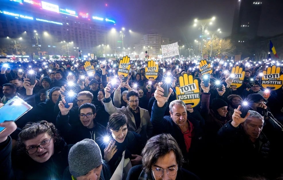 Ρουμανία: Χιλιάδες πολίτες διαδήλωσαν κατά της διαφθοράς στα δικαστήρια