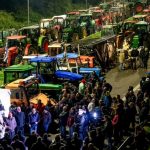 Παραμένουν στο μπλόκο της Νίκαιας οι αγρότες – Συνεχίζουν τις κινητοποιήσεις και μετά τις γιορτές