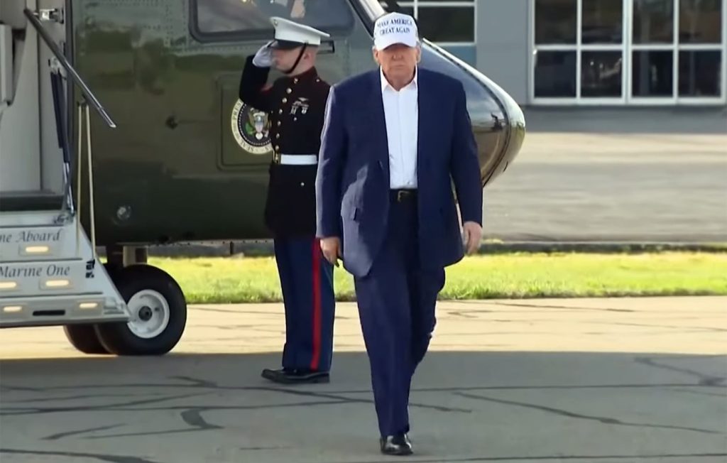 Ο Ντόναλντ Τραμπ καλεί τον κόσμο να πάρει τα όπλα εναντίον «των δυνάμεων του κακού της ισλαμιστικής τρομοκρατίας»