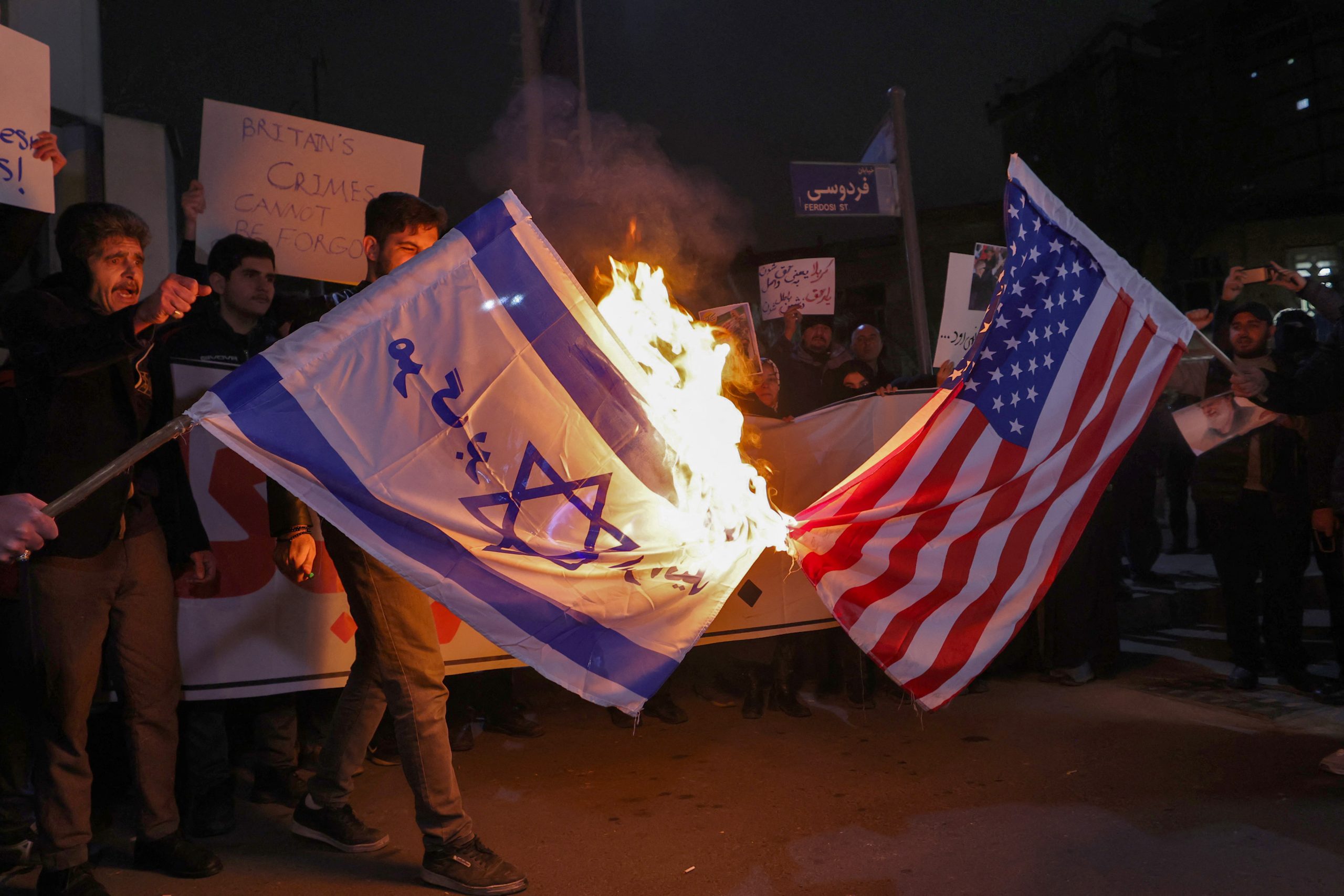 Μαζική καταστολή και χιλιάδες νεκροί στο Ιράν: Οργή και διαδηλώσεις της διασποράς στις ΗΠΑ – Ο ρόλος του Παχλαβί