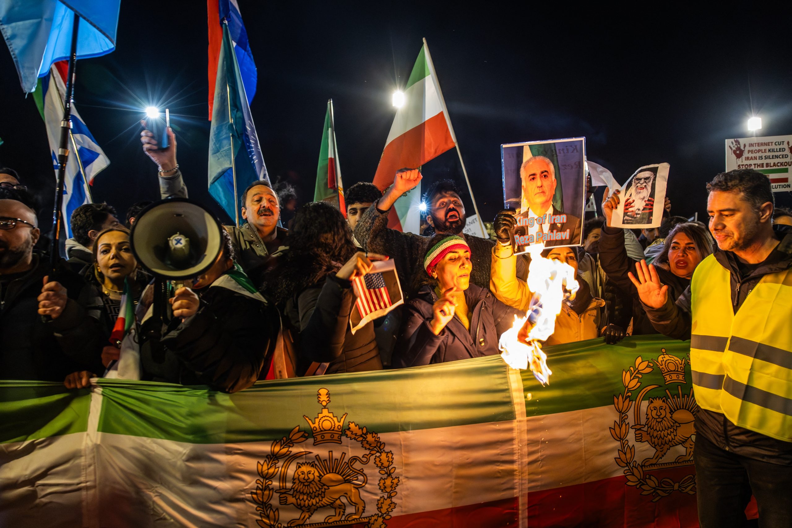 Ιράν: Ρητορική πολέμου Τραμπ - Χαμενεΐ εν μέσω καταγγελιών για χιλιάδες νεκρούς - ertnews.gr