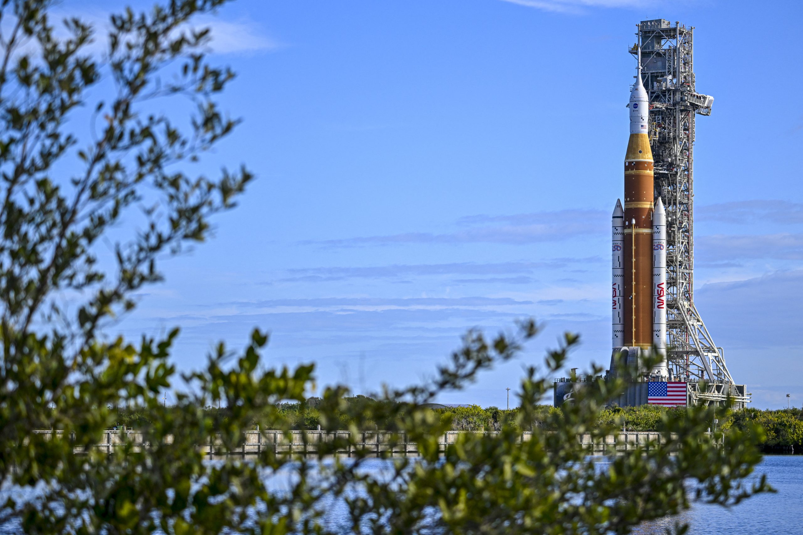 NASA: Η αποστολή Artemis 2 θα μεταφέρει ιστορικά κειμήλια της ανθρώπινης διαστημικής πορείας - ertnews.gr