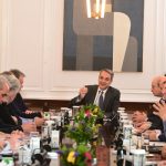 Ολοκληρώθηκε η συνάντηση του πρωθυπουργού με τους αγρότες – Βελτιώσεις στα μέτρα που έχουν ήδη ανακοινωθεί